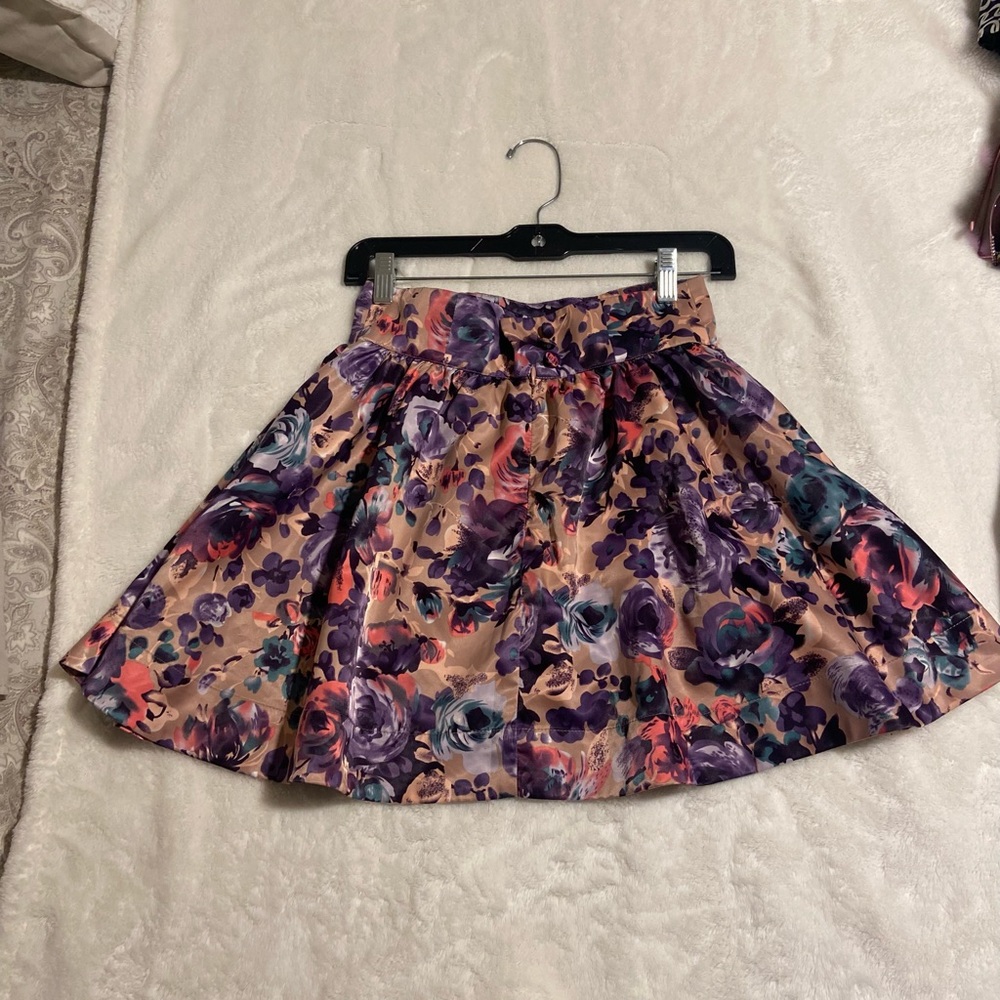 Mini skirt - Picture 3 of 3